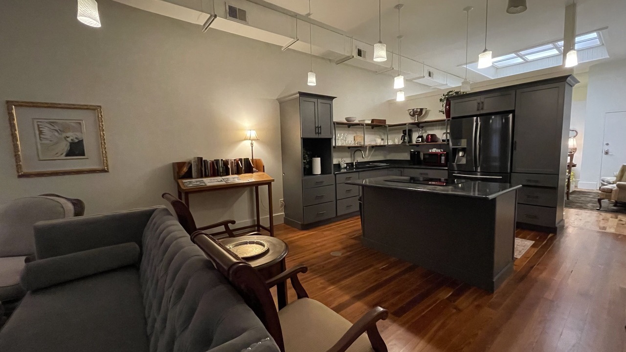 Photo of Livingroom in Downtown