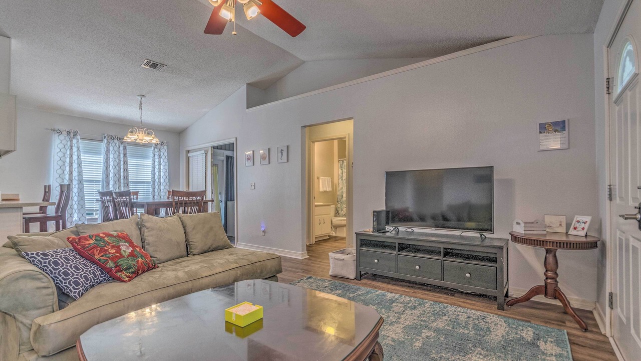 Photo of Livingroom in North Northwest Pensacola