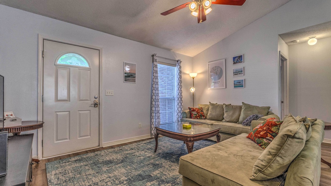 Photo of Livingroom in North Northwest Pensacola