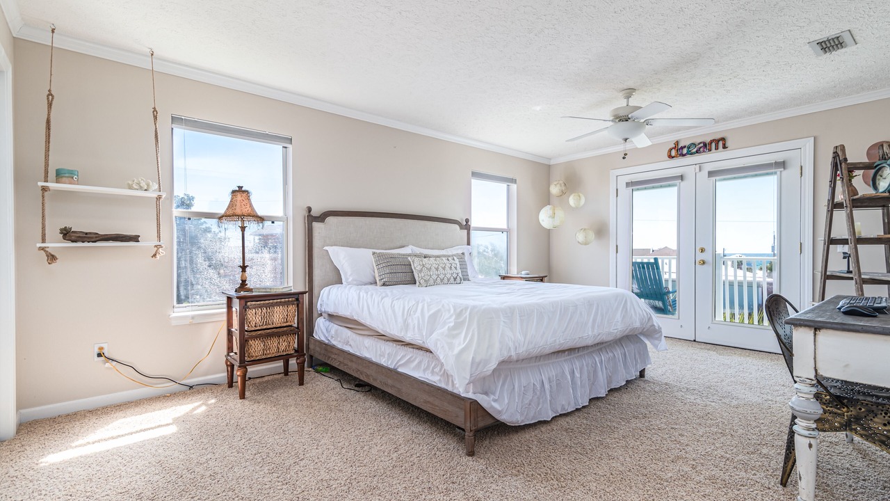 Photo of Bedroom in Laguna Beach Estates