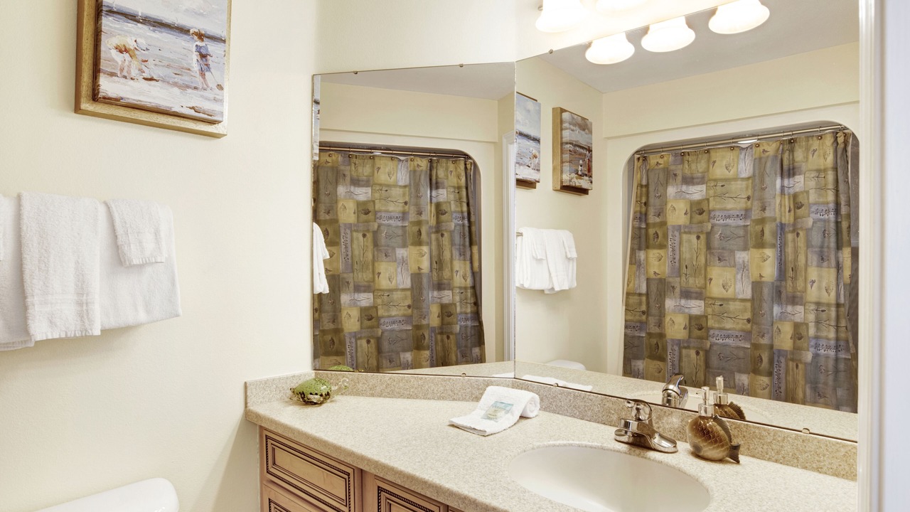 Photo of Bathroom in Orange Beach East