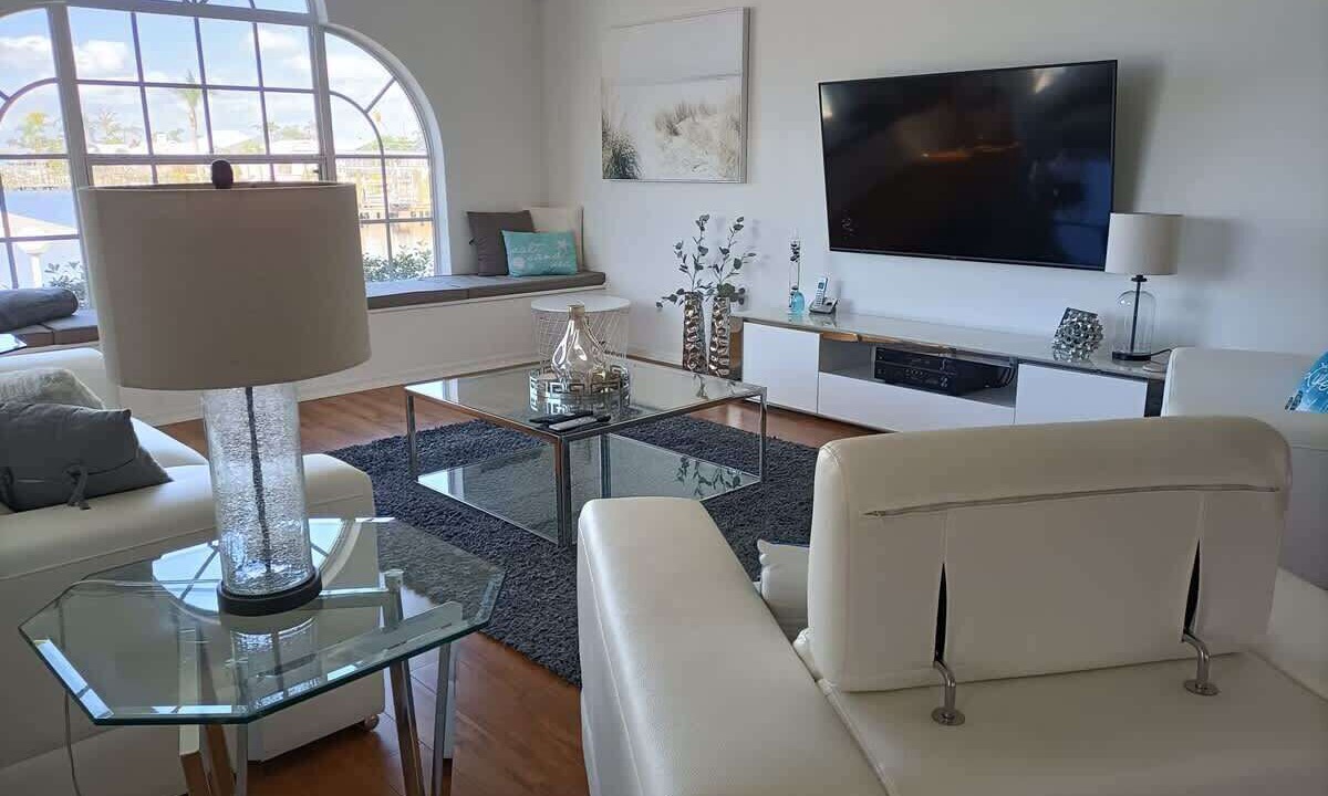 Photo of Livingroom in Eight Lakes
