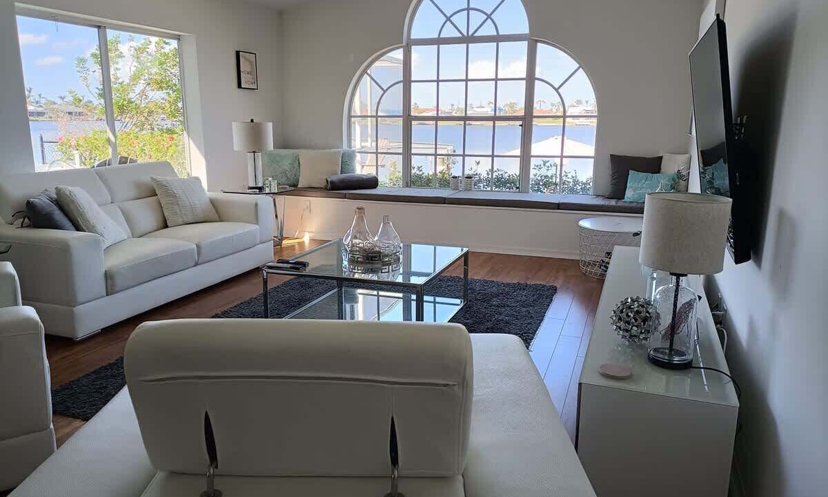 Photo of Livingroom in Eight Lakes