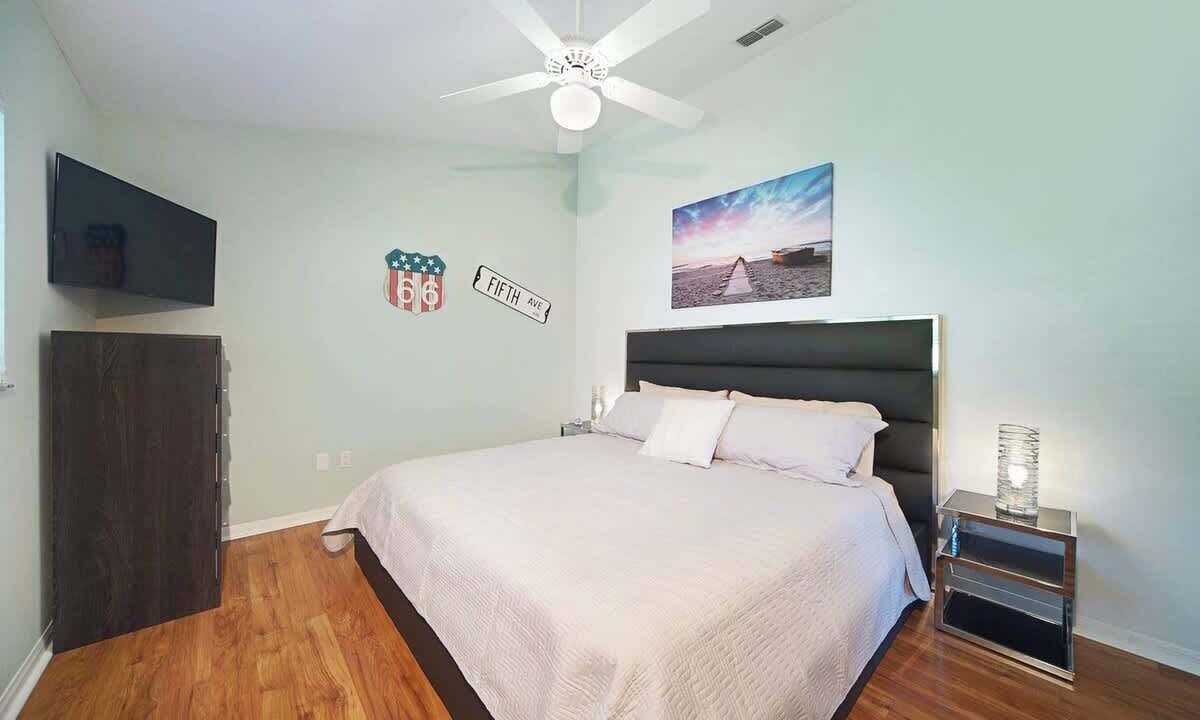 Photo of Bedroom in Eight Lakes
