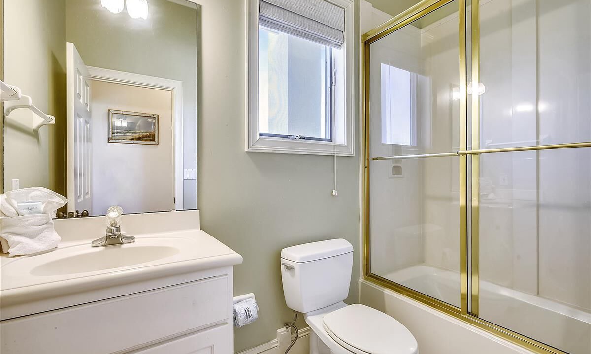 Photo of Bathroom in Plantation