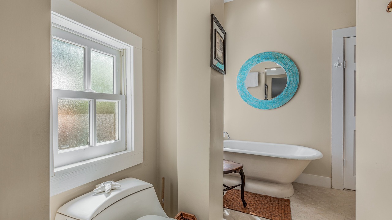 Photo of Bathroom in White St. Gallery