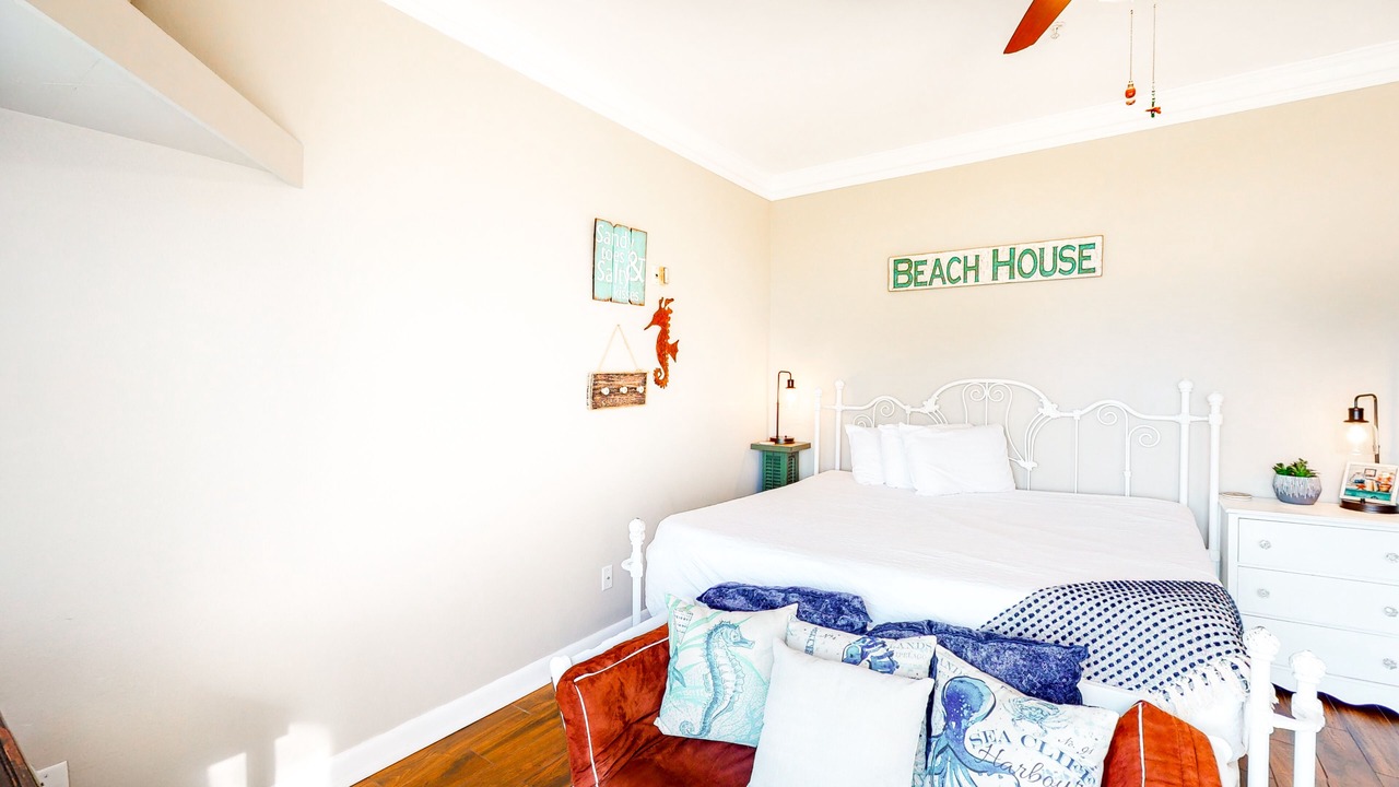 Photo of Bedroom in Gulf Place