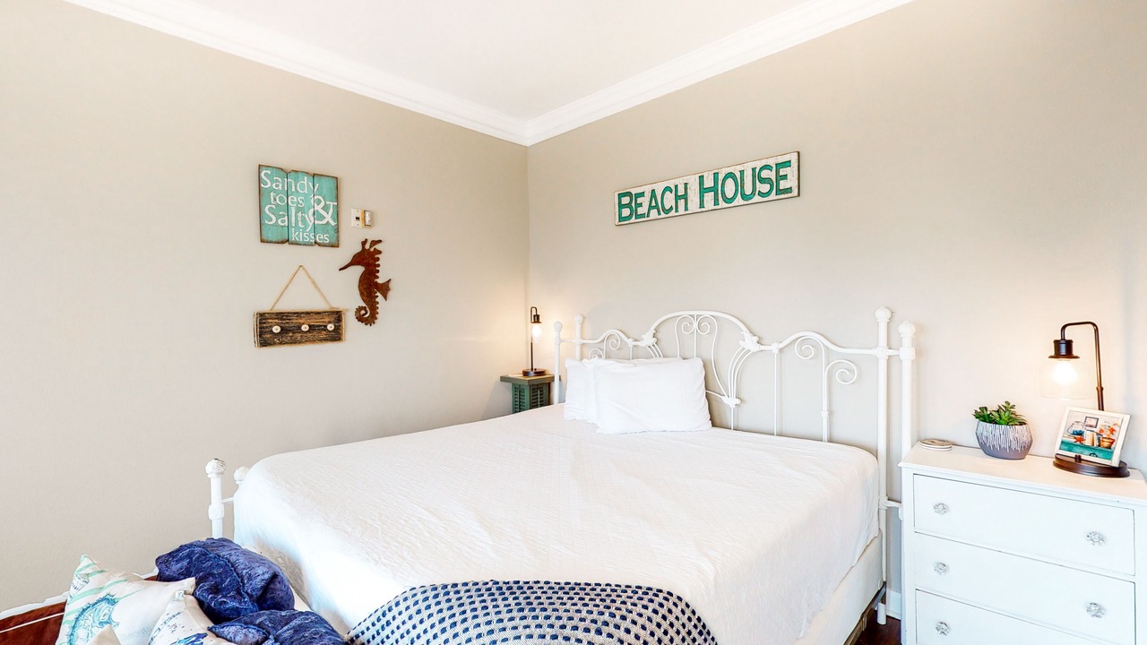 Photo of Bedroom in Gulf Place