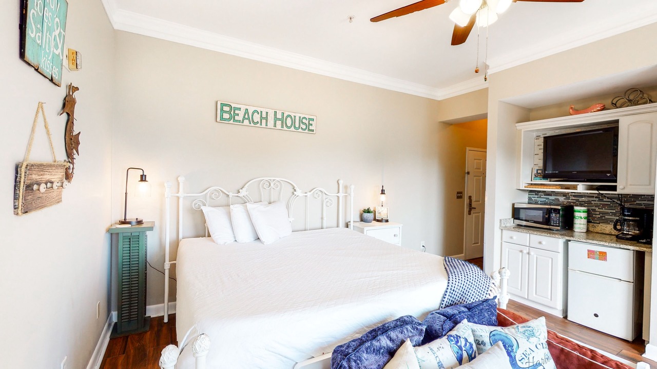 Photo of Bedroom in Gulf Place