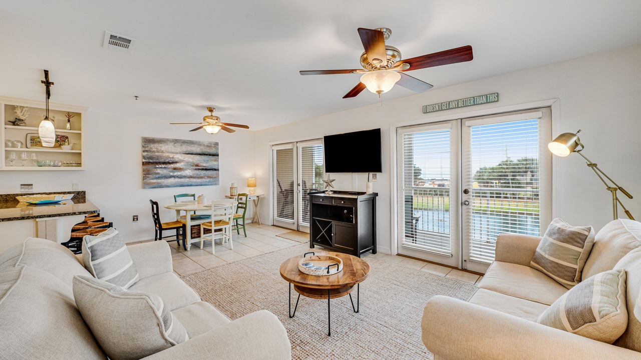 Photo of Livingroom in Gulf Place