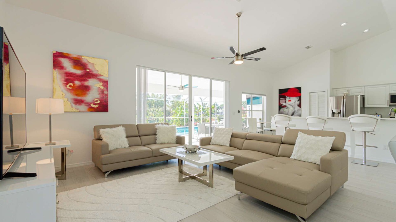 Photo of Livingroom in Crown Pointe