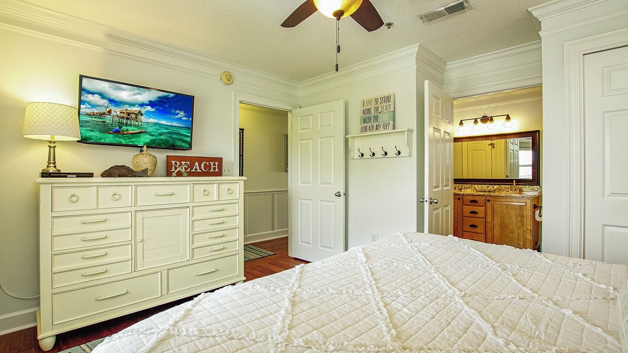 Photo of Bedroom in Gulf Place