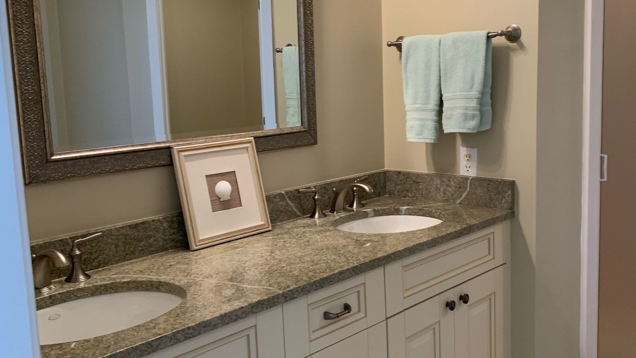 Photo of Bathroom in Holiday Isle