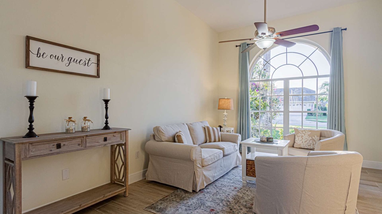 Photo of Livingroom in Crown Pointe