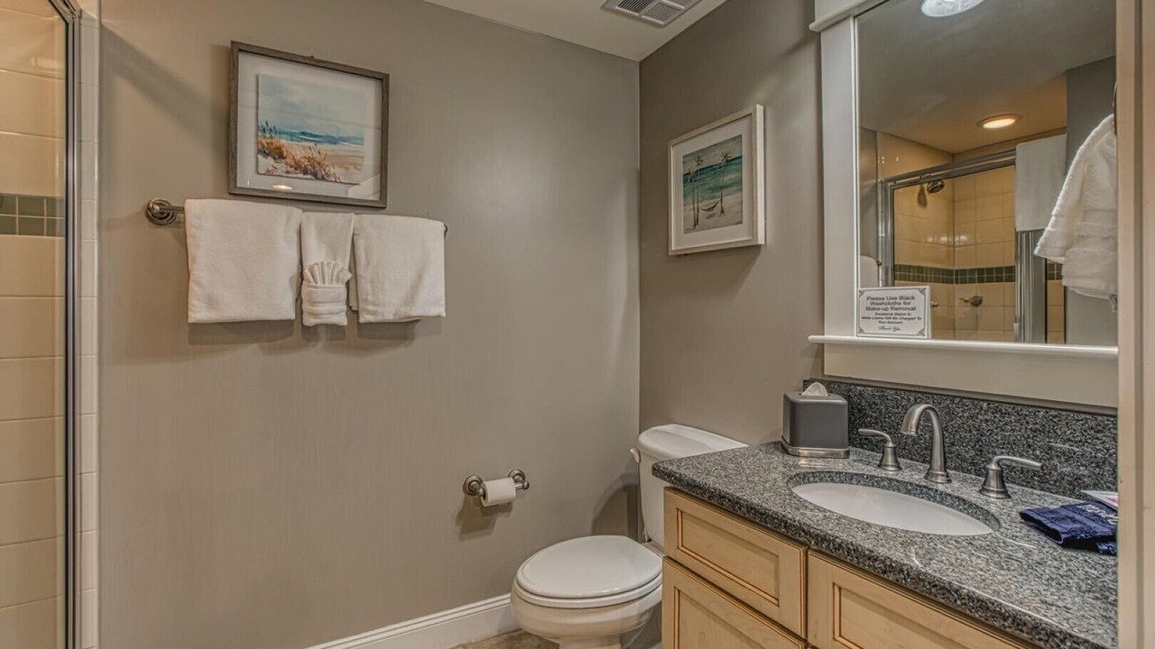 Photo of Bathroom in Baytowne Wharf
