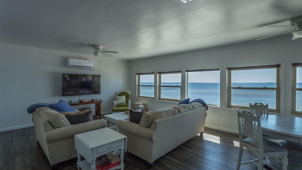 Photo of Livingroom in Carrabelle
