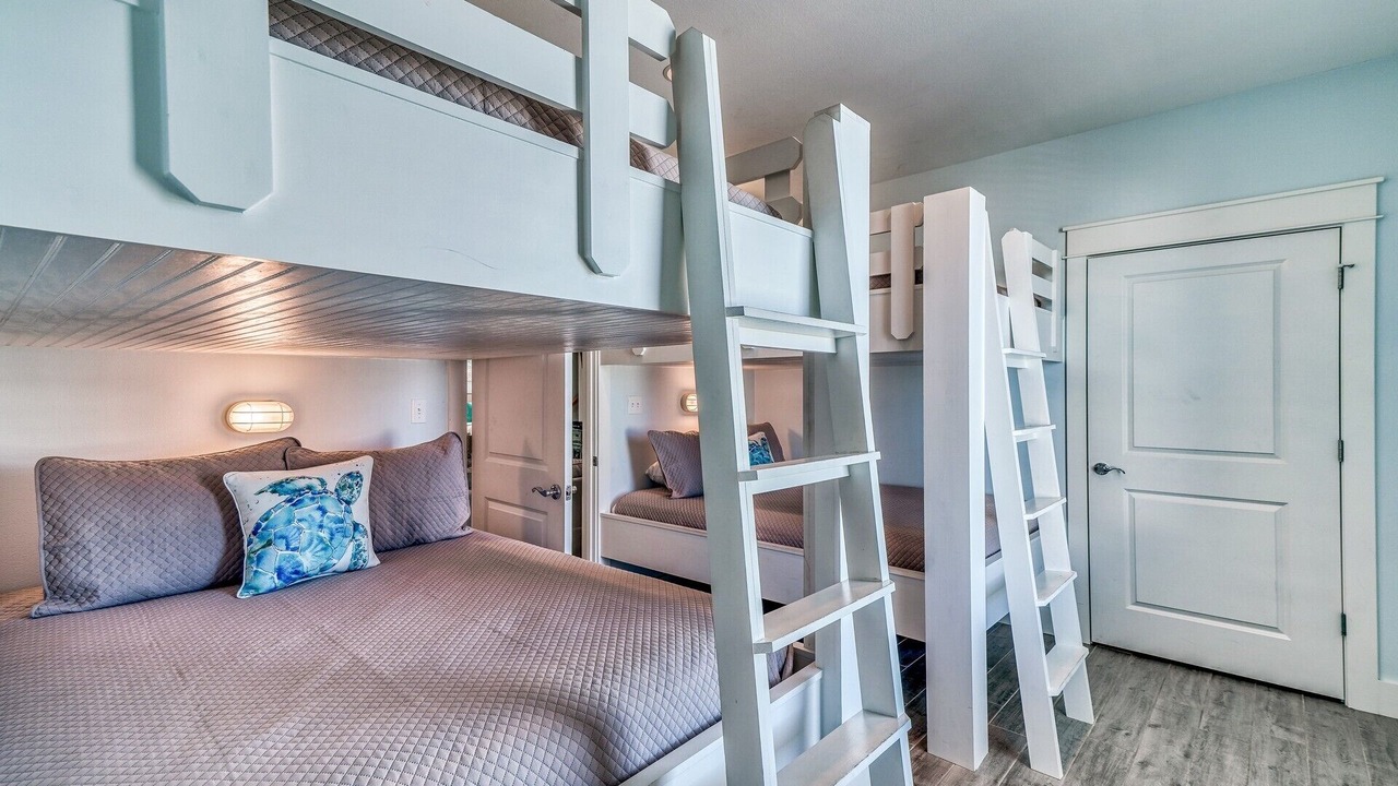 Photo of Bedroom in Emerald Waters Village