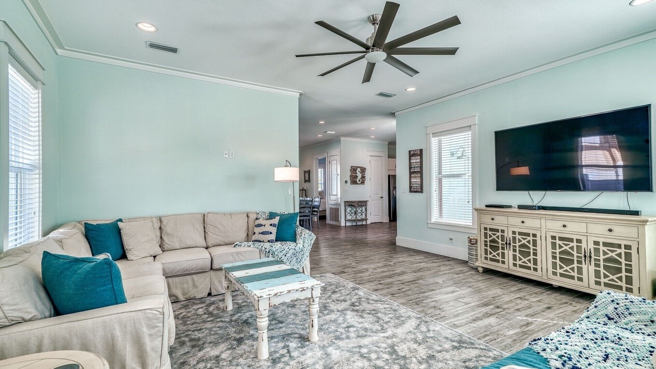 Photo of Livingroom in Emerald Waters Village