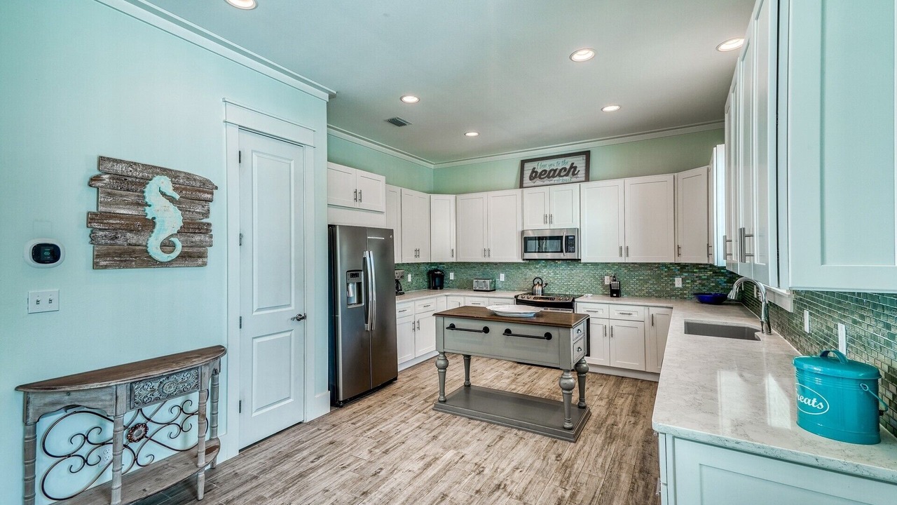 Photo of Kitchen in Emerald Waters Village