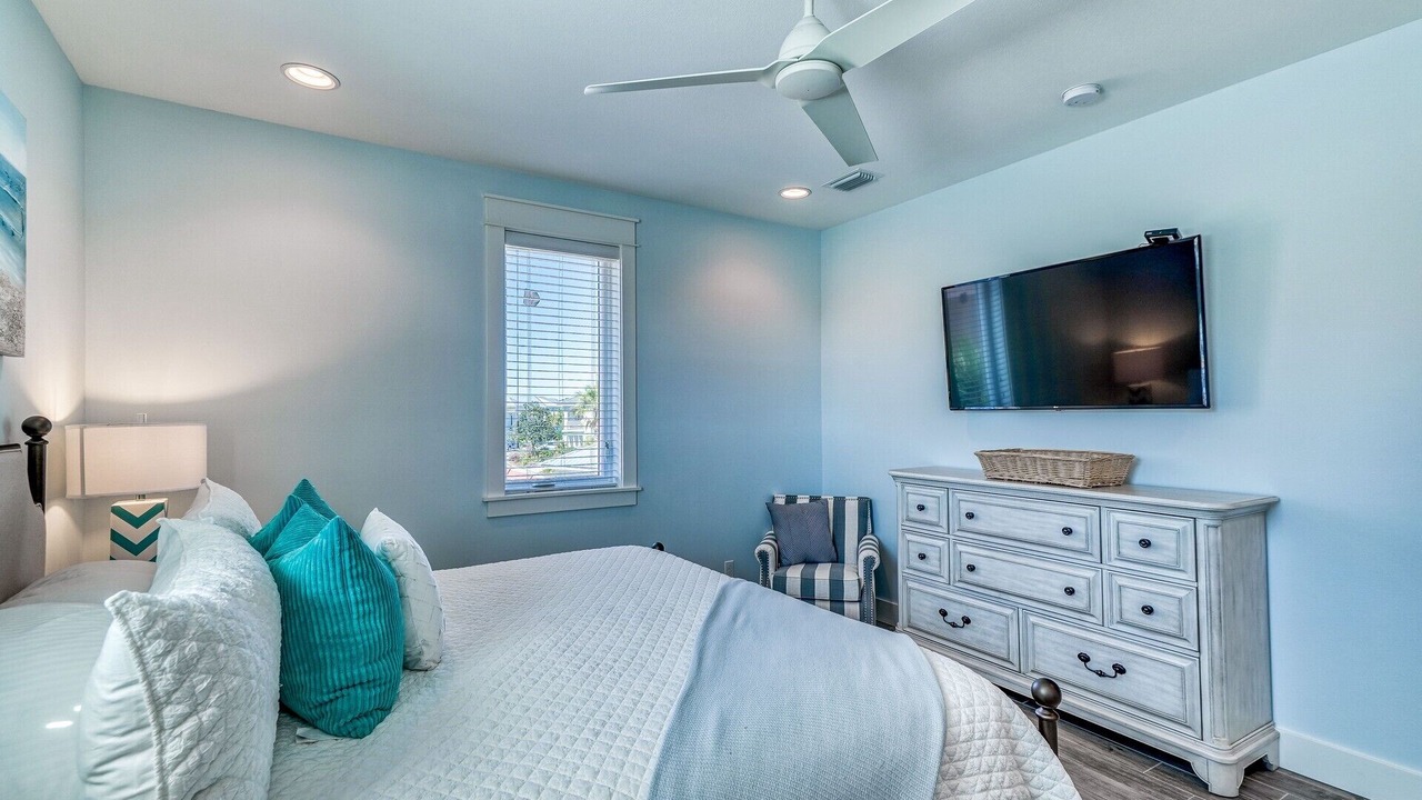 Photo of Bedroom in Emerald Waters Village