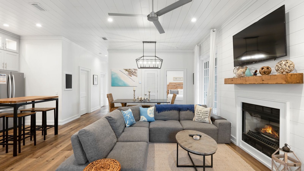 Photo of Livingroom in White's Gulfview