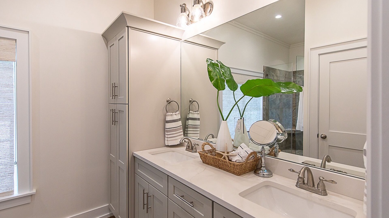 Photo of Bathroom in White's Gulfview