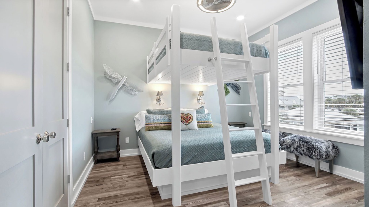 Photo of Bedroom in Crescent Beach
