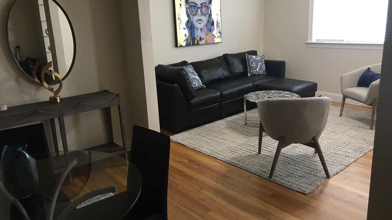 Photo of Livingroom in Lake Shore - Lake Vista
