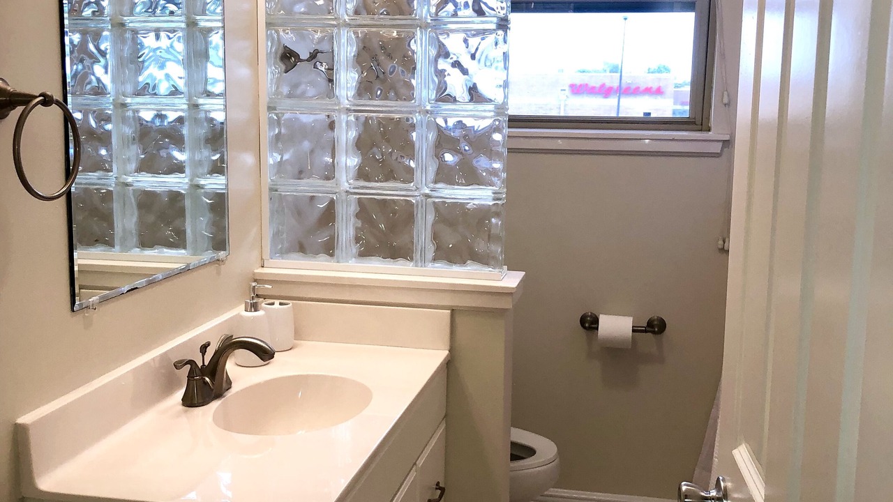Photo of Bathroom in Lake Shore - Lake Vista