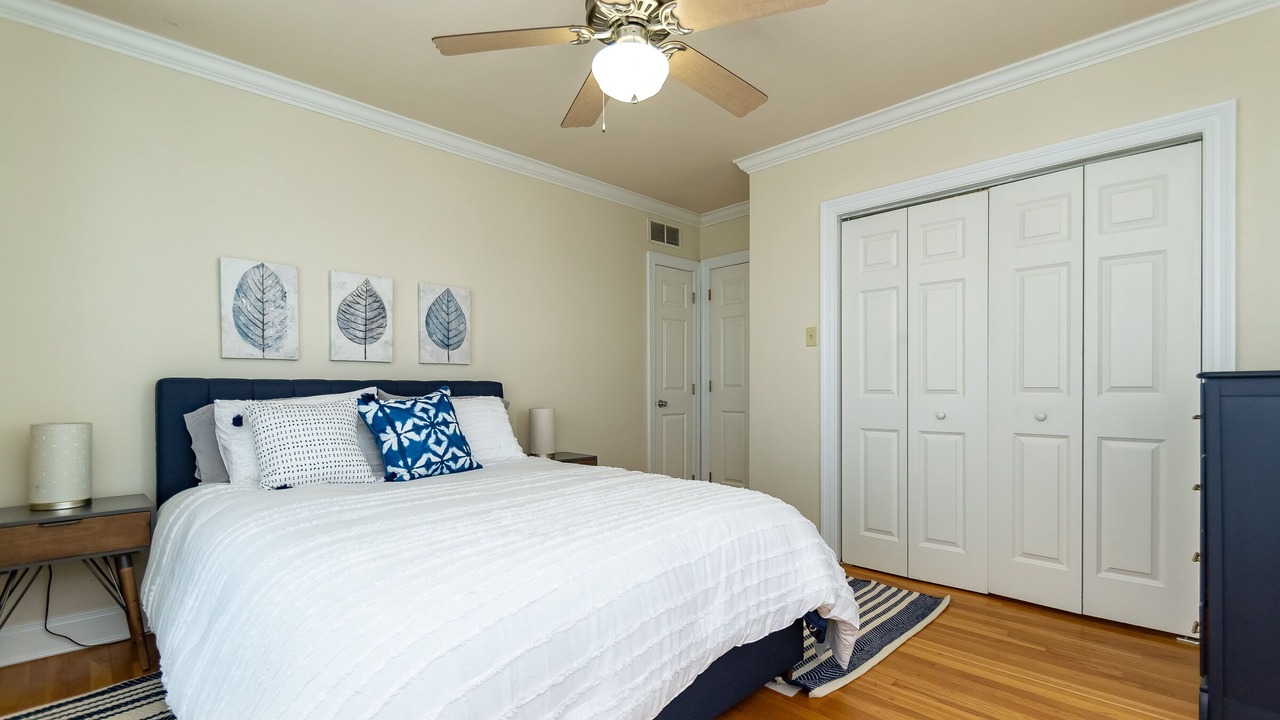 Photo of Bedroom in Lake Shore - Lake Vista