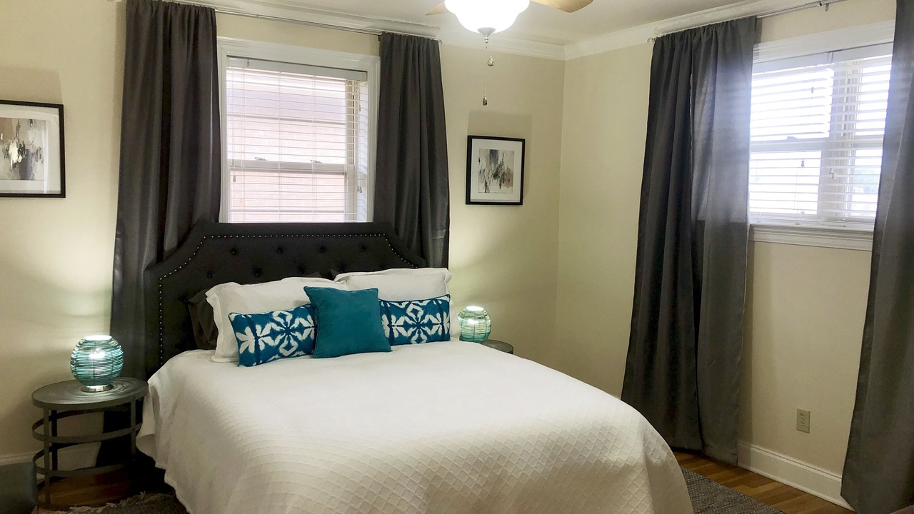 Photo of Bedroom in Lake Shore - Lake Vista