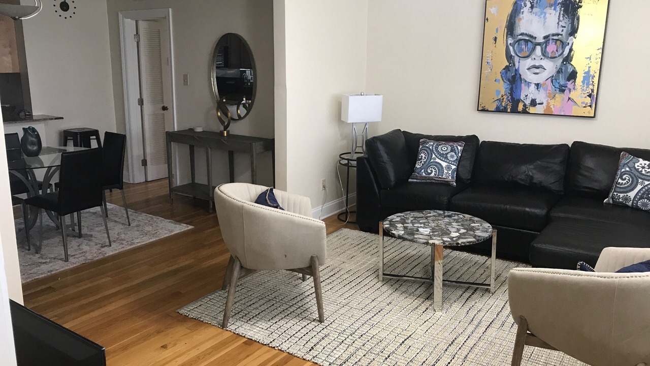 Photo of Livingroom in Lake Shore - Lake Vista