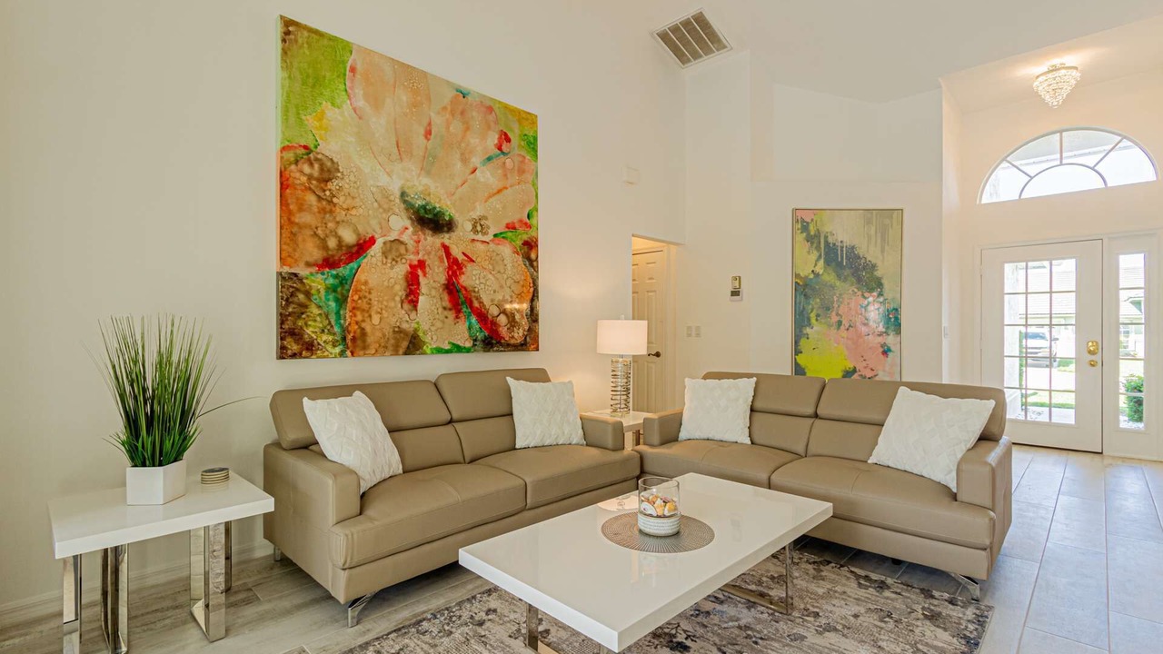 Photo of Livingroom in Crown Pointe