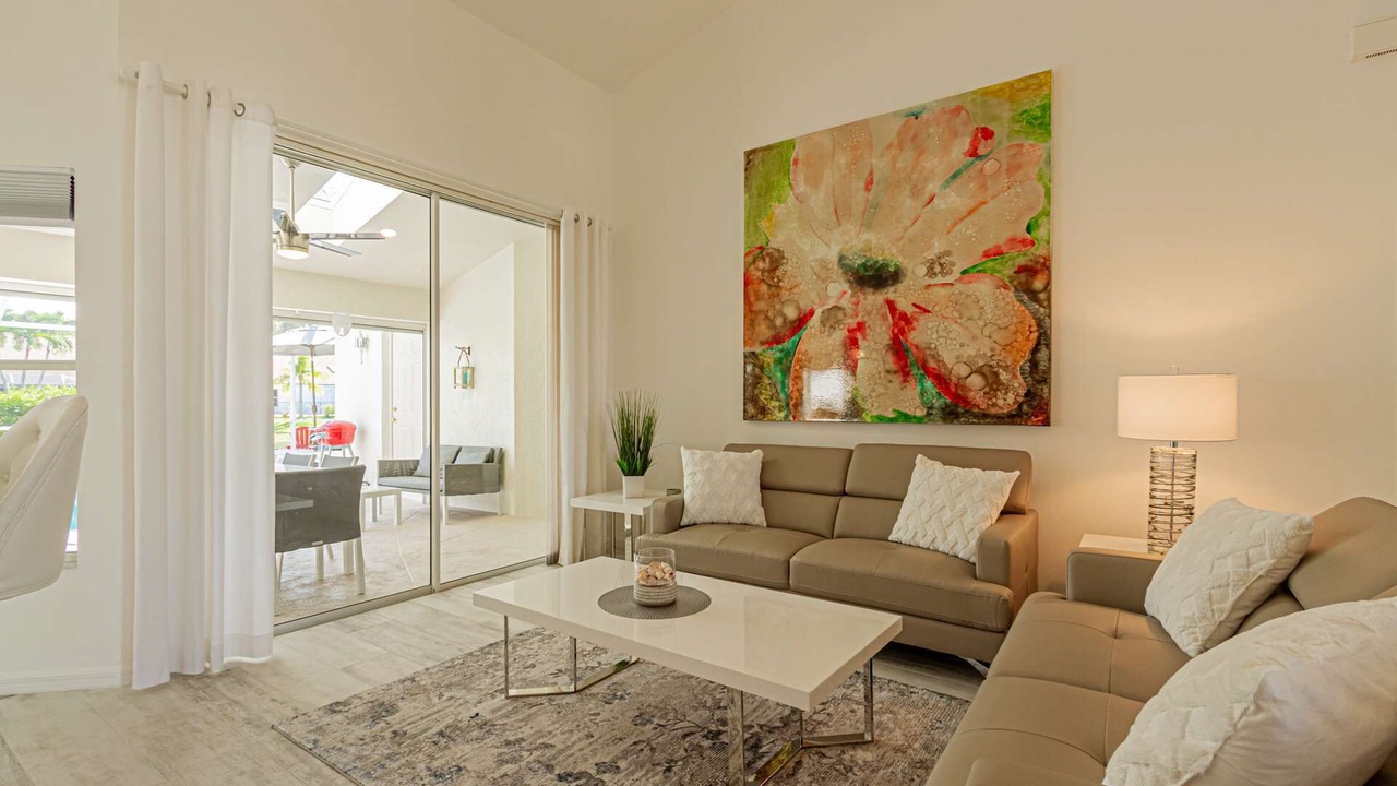 Photo of Livingroom in Crown Pointe