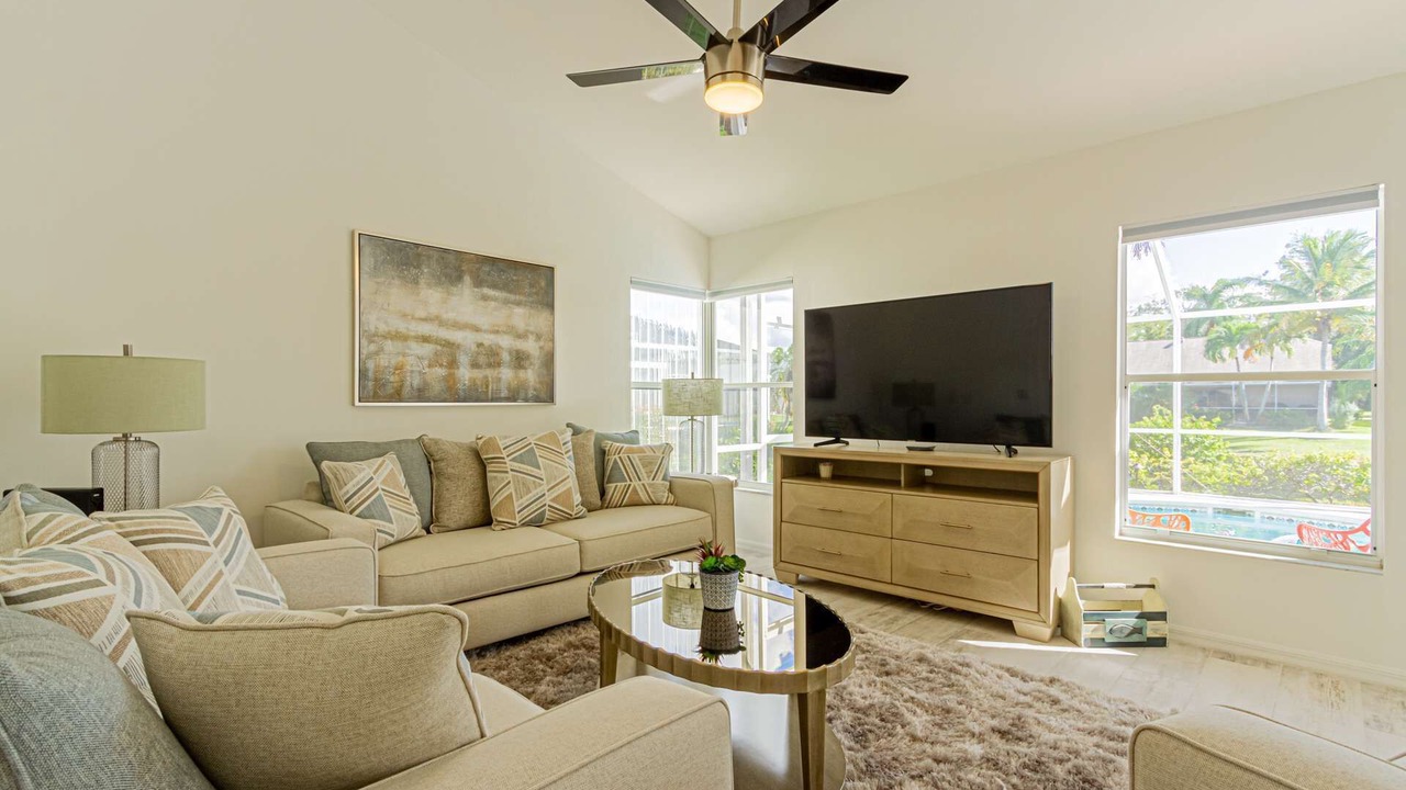 Photo of Livingroom in Crown Pointe
