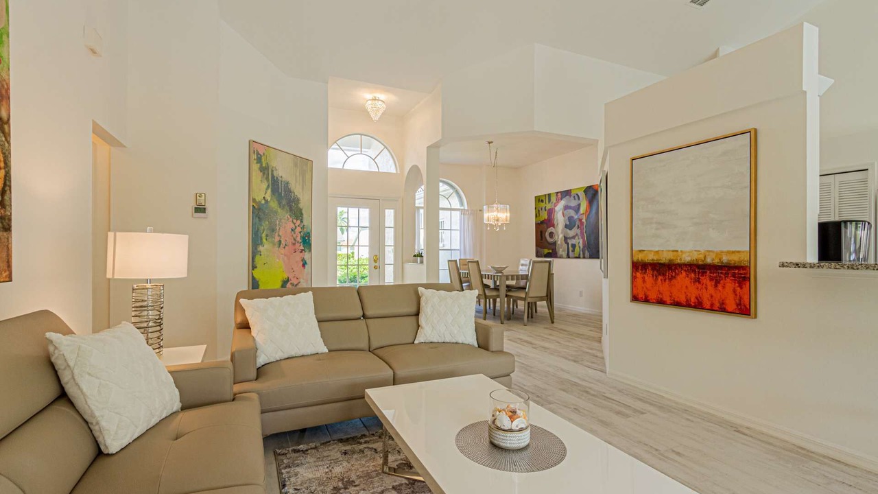 Photo of Livingroom in Crown Pointe