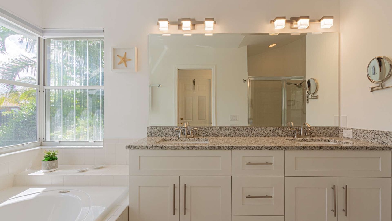 Photo of Bathroom in Crown Pointe