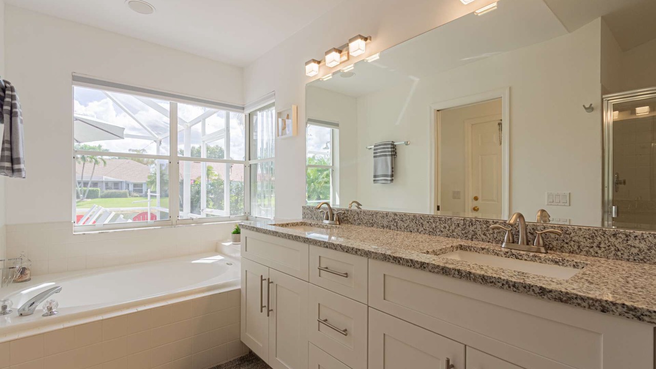 Photo of Bathroom in Crown Pointe