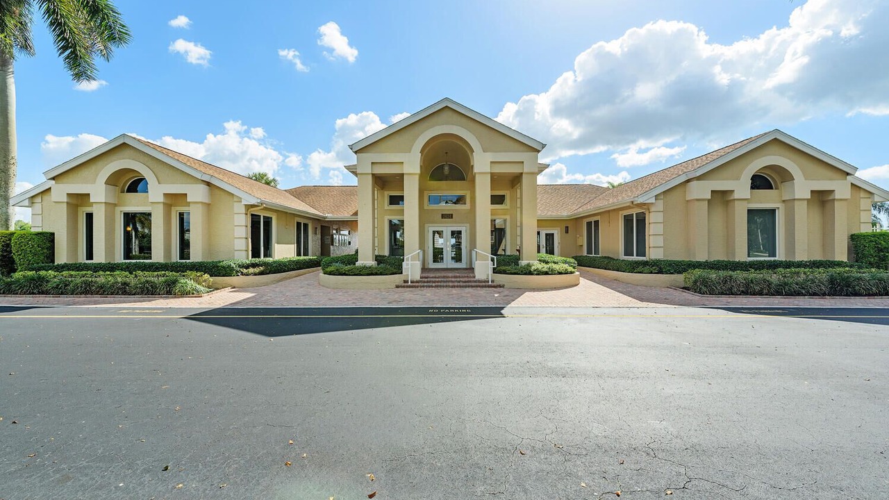 Photo of Outdoor in Crown Pointe