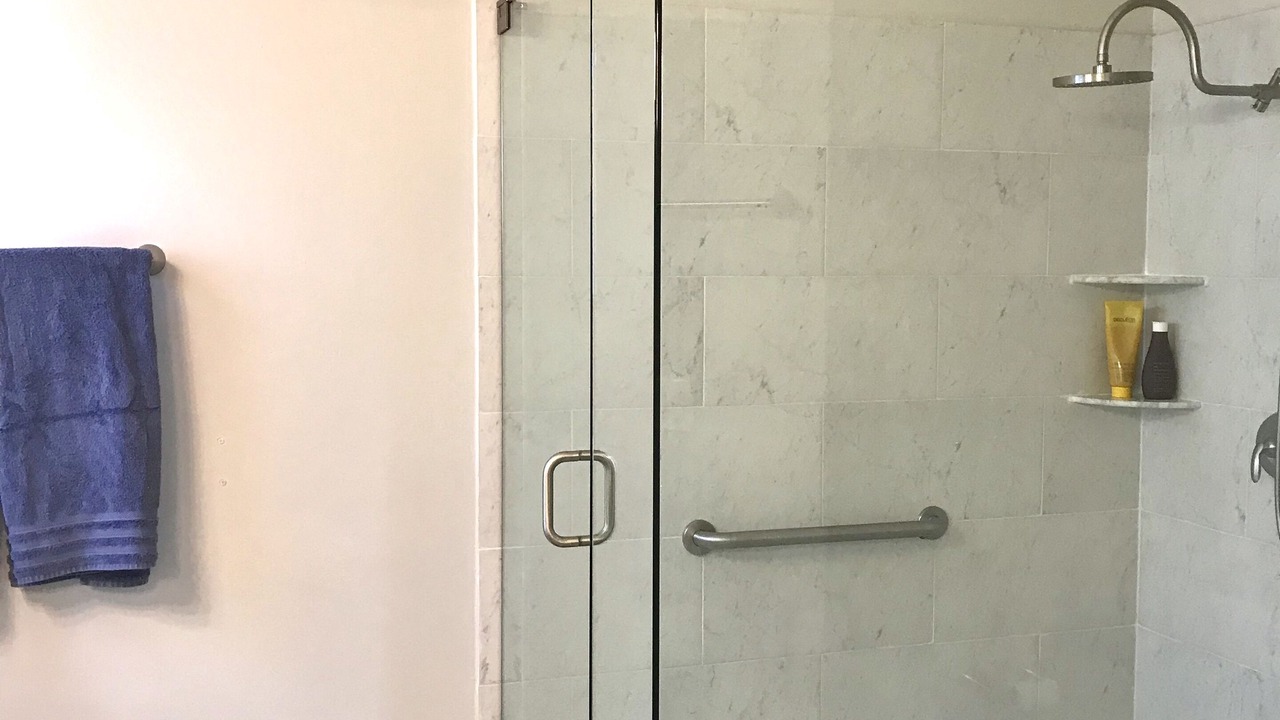 Photo of Bathroom in Crown Pointe