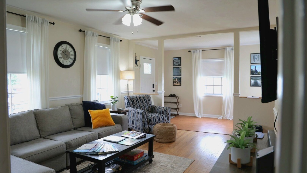 Photo of Livingroom in Navy Point