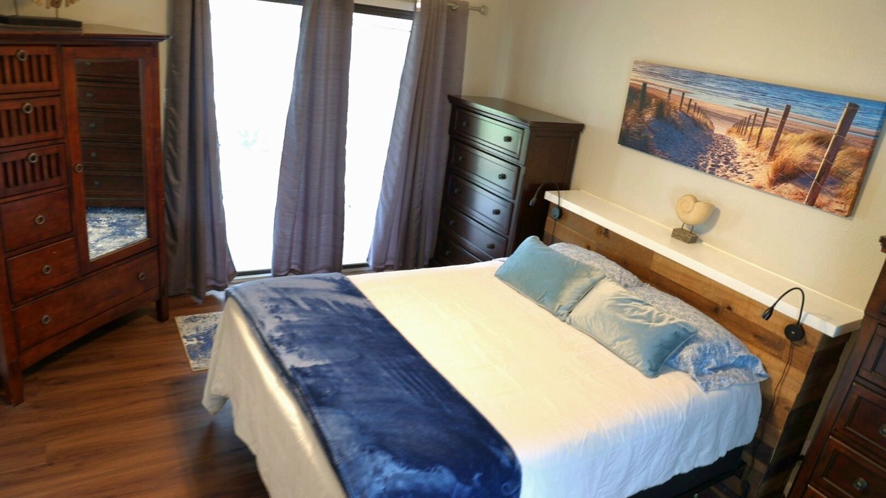 Photo of Bedroom in Navy Point