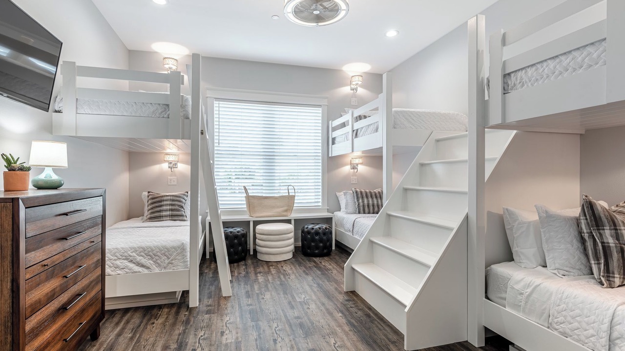 Photo of Bedroom in Laguna Beach Estates