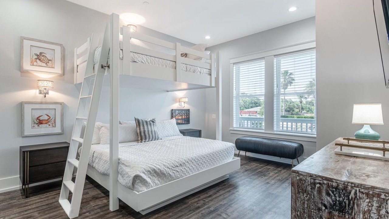Photo of Bedroom in Laguna Beach Estates