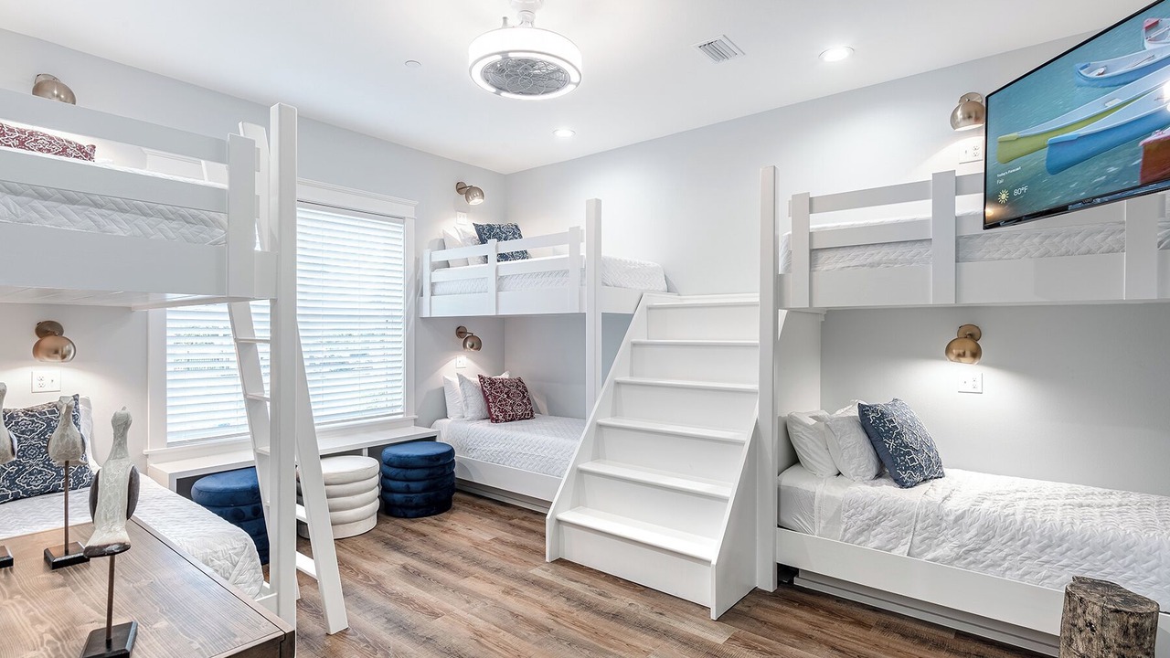 Photo of Bedroom in Laguna Beach Estates
