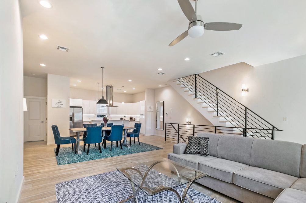 Photo of Livingroom in Mid-City