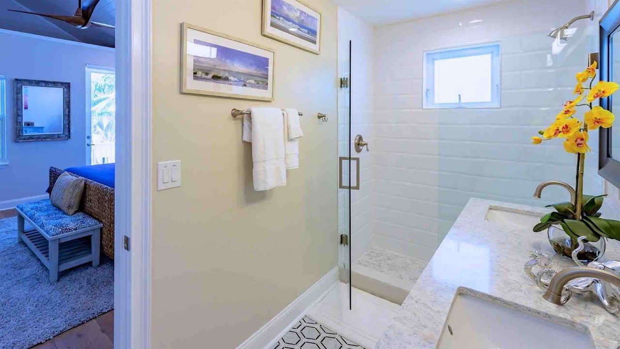 Photo of Bathroom in Uptown - Upper Duval