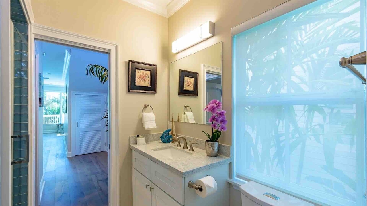 Photo of Bathroom in Uptown - Upper Duval