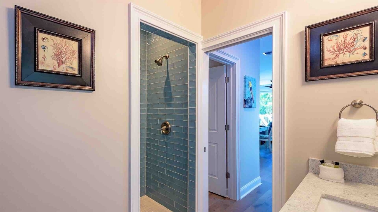 Photo of Bathroom in Uptown - Upper Duval