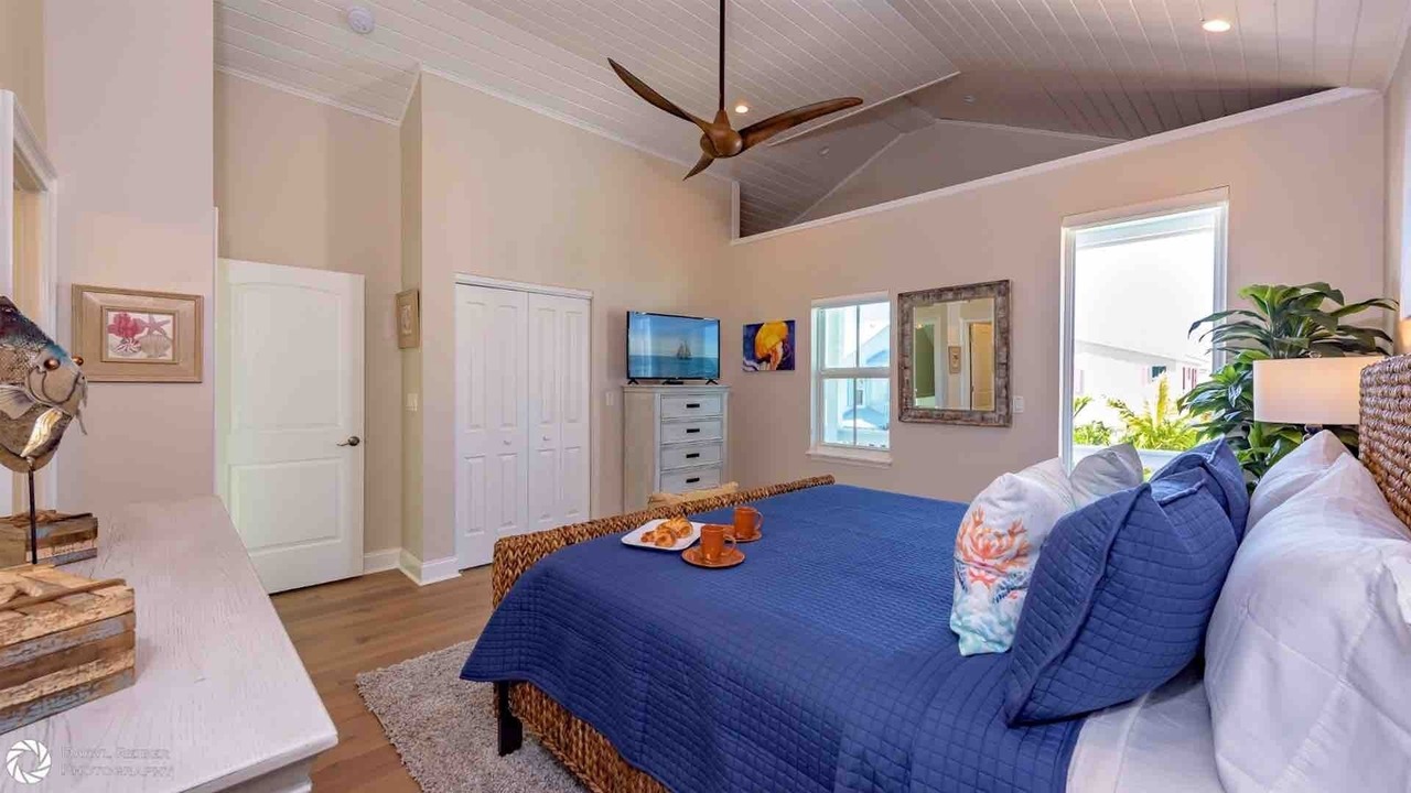 Photo of Bedroom in Uptown - Upper Duval